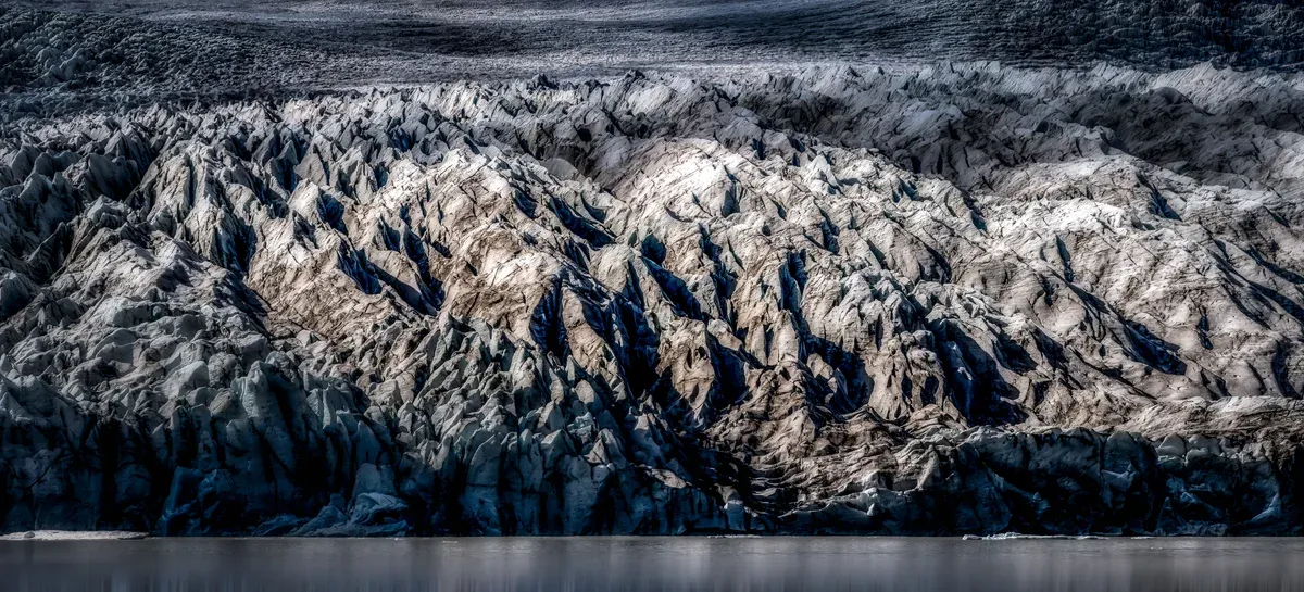 Fjallsjökull glacier front near Fjallsárlón, seen on a glacier lagoon boat tour and hike